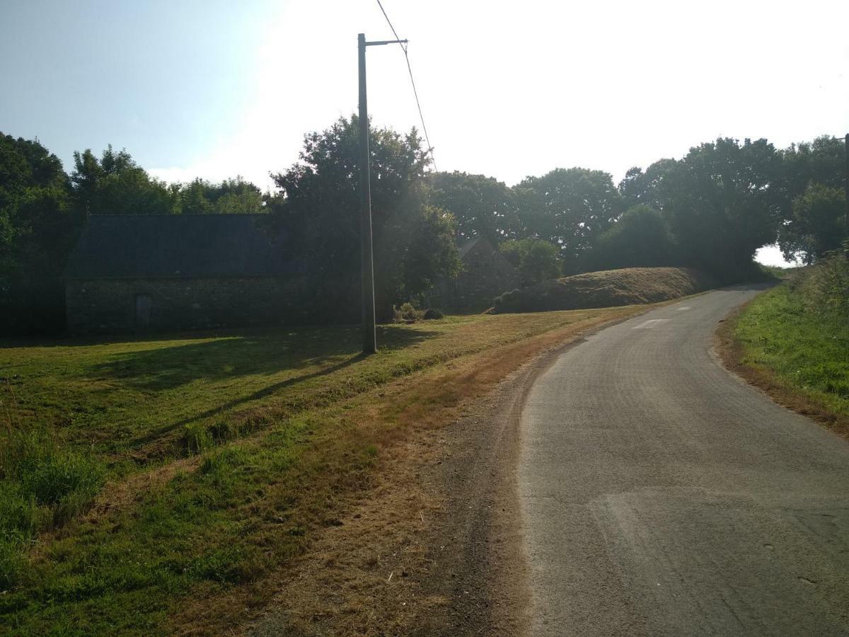 Le Botcol Villa Plouguernevel ภายนอก รูปภาพ
